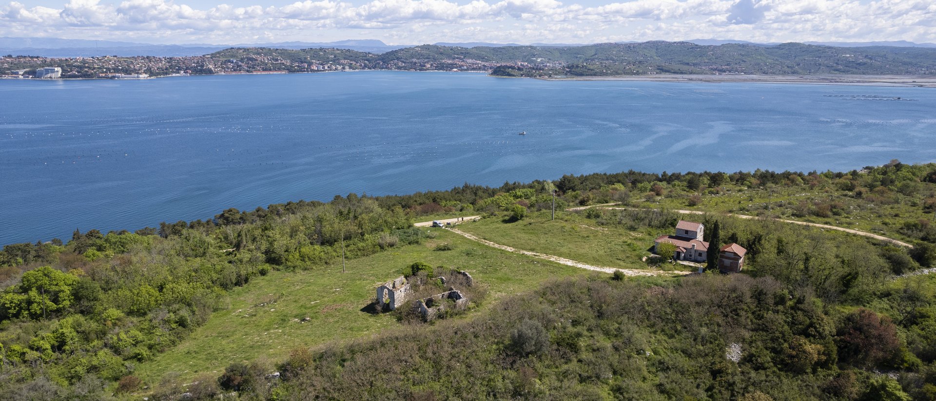 Ekskluzivna prodaja!!! Jedinstvena nekretnina na brdu Sv.Petar, sa pogledoma od 360 stupnjeva prema moru, Sloveniji, Alpama, jugu....